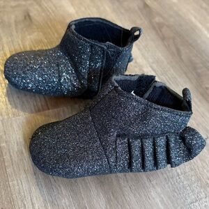 🌺10/$20 Little Me Black Baby Glitter Booties Size 2